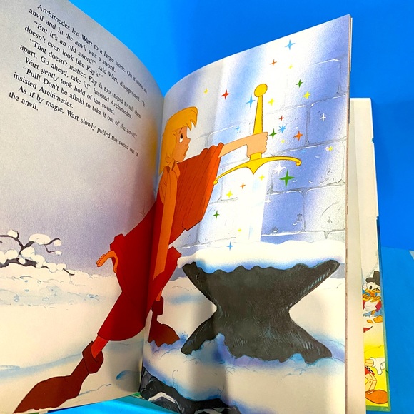 WALT DISNEY NWT VTG 1987 THE SWORD IN THE STONE HARDCOVER COLLECTIBLE BOOK 95p. - Picture 10 of 13